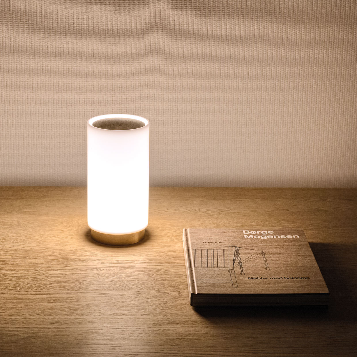 uploadimage/Den_ban_khong_day_BUGIA_table_lamp_by_Davide_Groppi_-_Conte_Living_italian_furniture_2.jpg