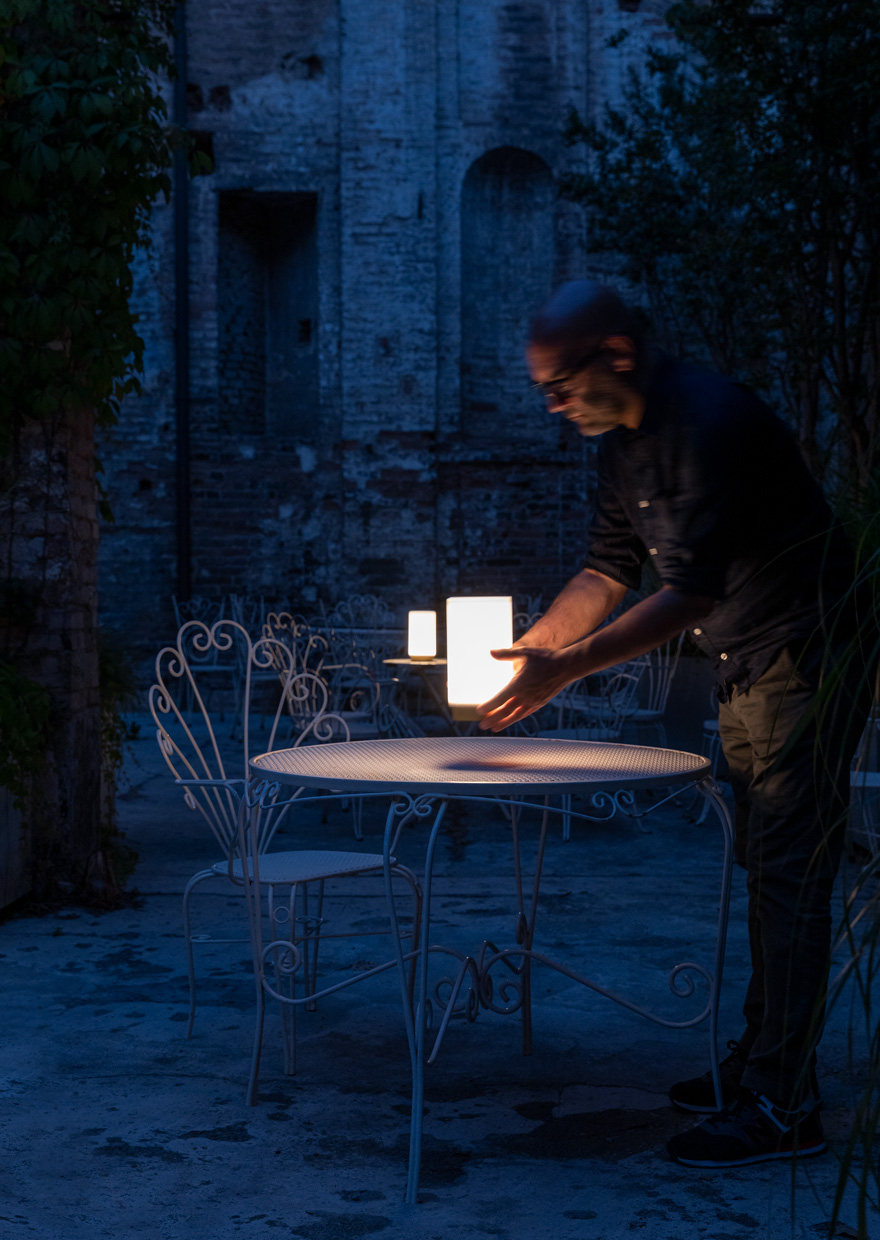 uploadimage/Den_ban_khong_day_BUGIA_table_lamp_by_Davide_Groppi_-_Conte_Living_italian_furniture_3.jpg