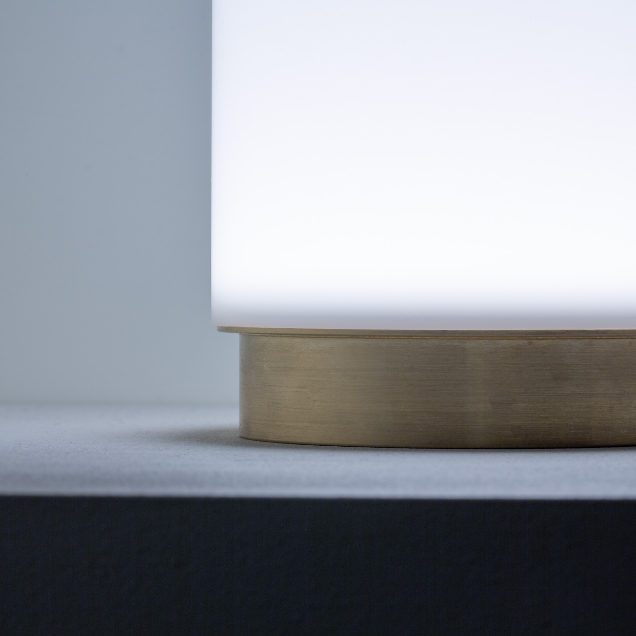 uploadimage/Den_ban_khong_day_BUGIA_table_lamp_by_Davide_Groppi_-_Conte_Living_italian_furniture_9.jpg