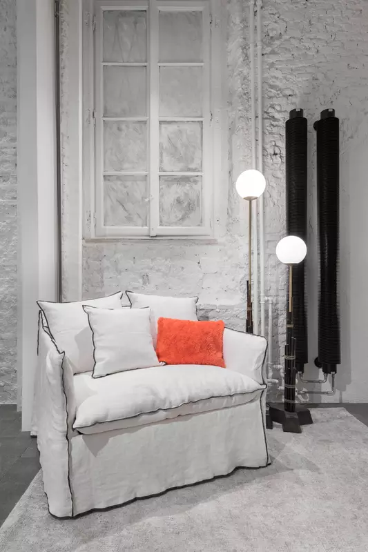 uploadimage/Thumbnail-ghost_sofa_bed_gervasoni_conte_living_italian_furniture7_1.png