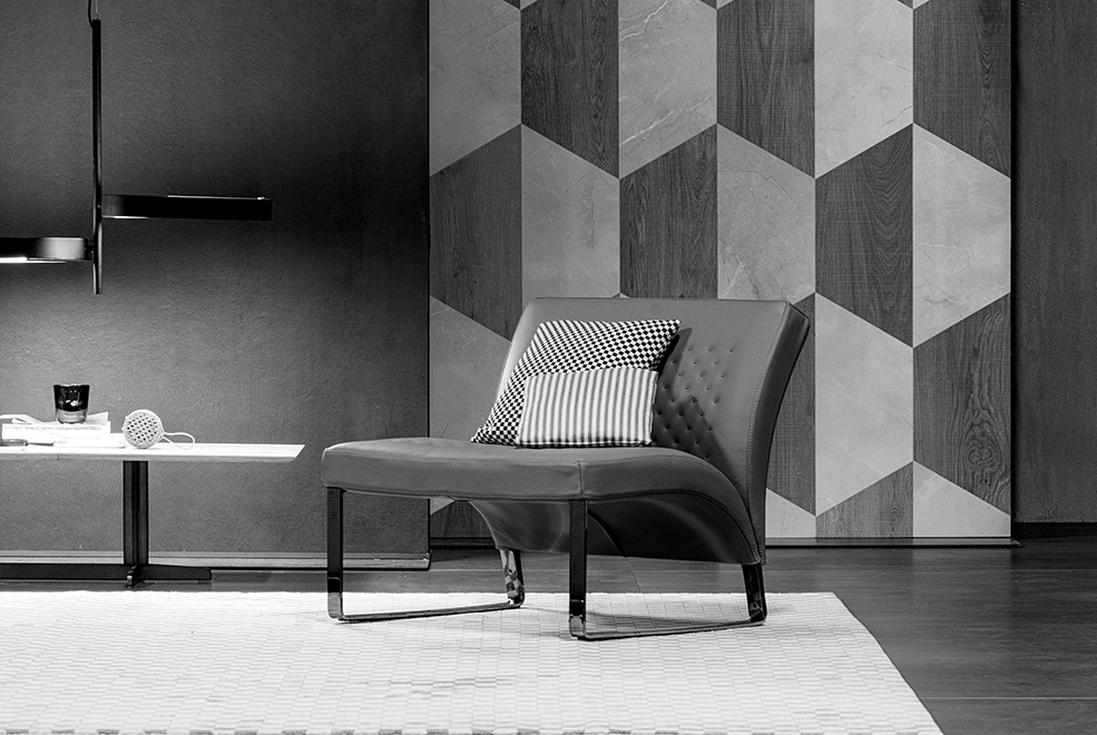 Chandelier Sofa thumbnail