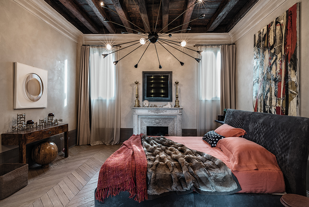 Chandelier Bed thumbnail