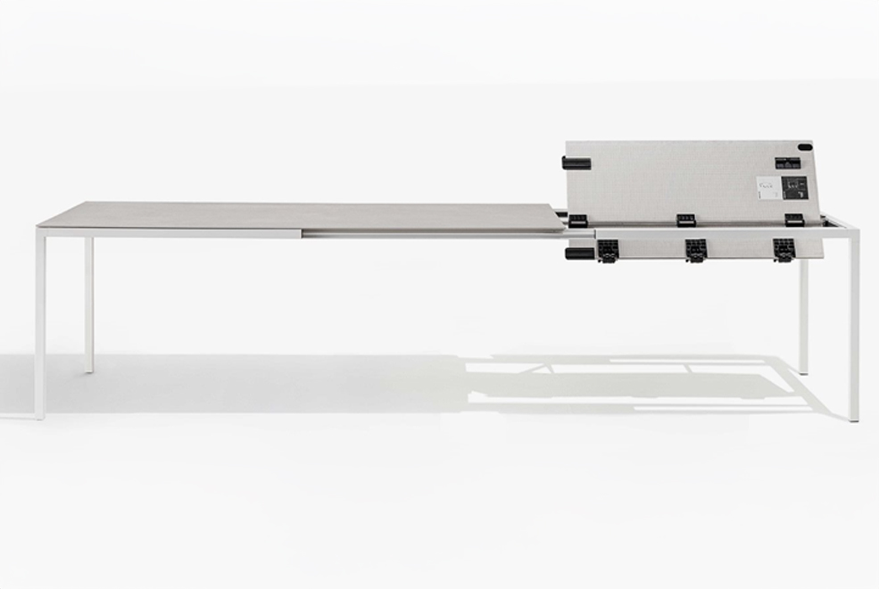 Helsinki 35 Extending thumb