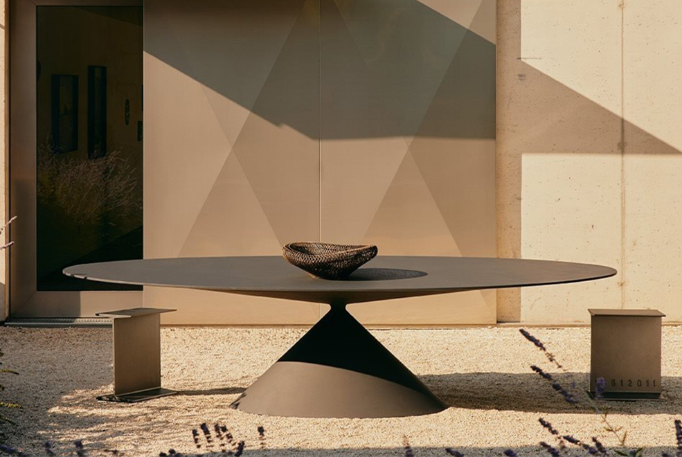 Maxi Clay Dining Table