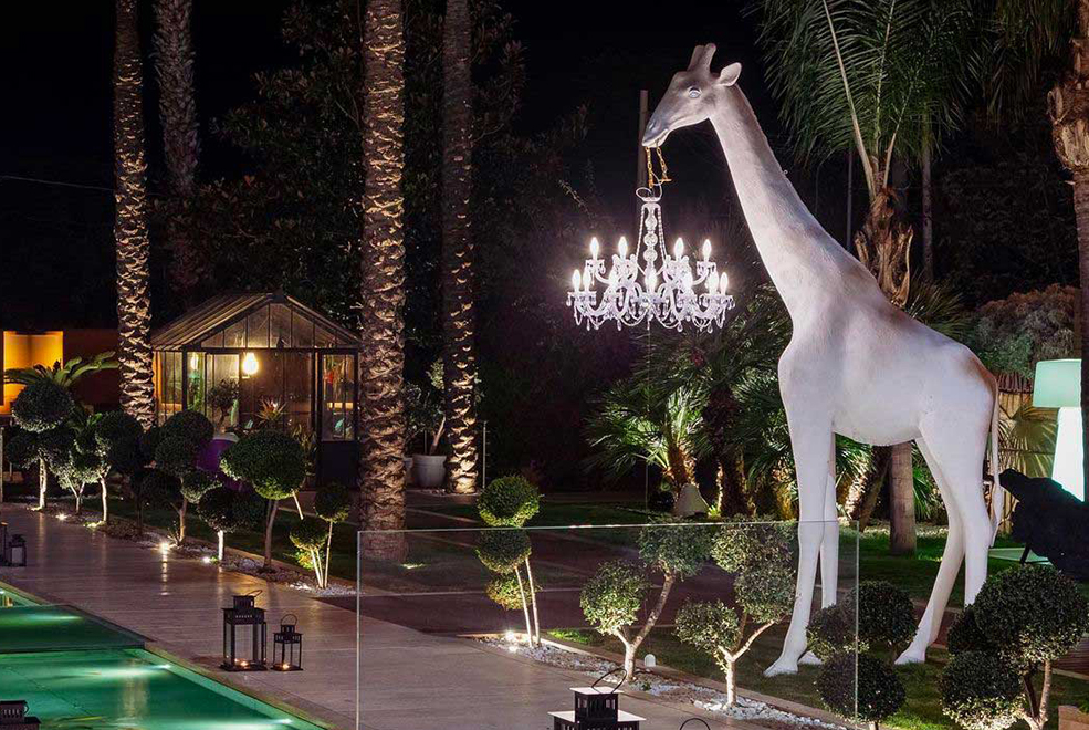 Giraffe in Love XL Outdoor Lighting thumbnail